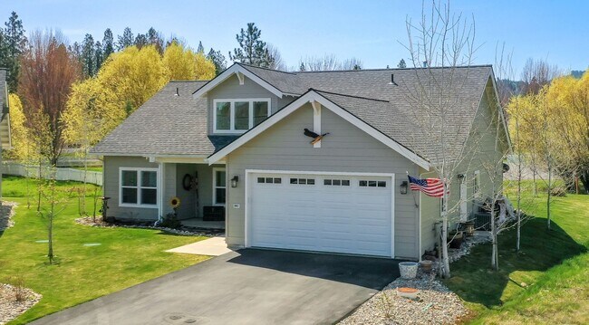 Building Photo - Beautiful Dover Bay Home