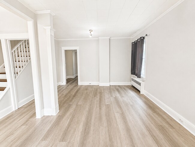 Photo du bâtiment - 24 Crosthwaite Ave N