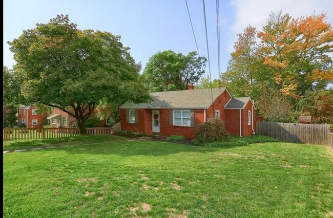 Building Photo - 7963 Lindisfarne Dr