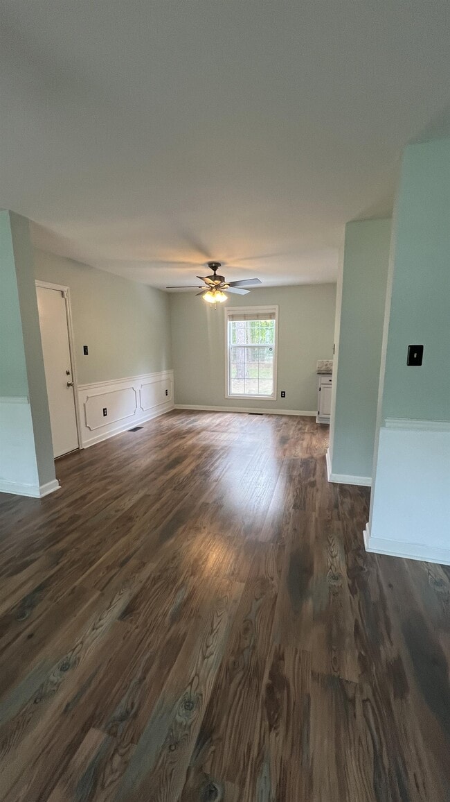 Building Photo - 166 Coachman Way