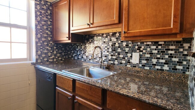 Foto del edificio - 6364 Sutherland Ave