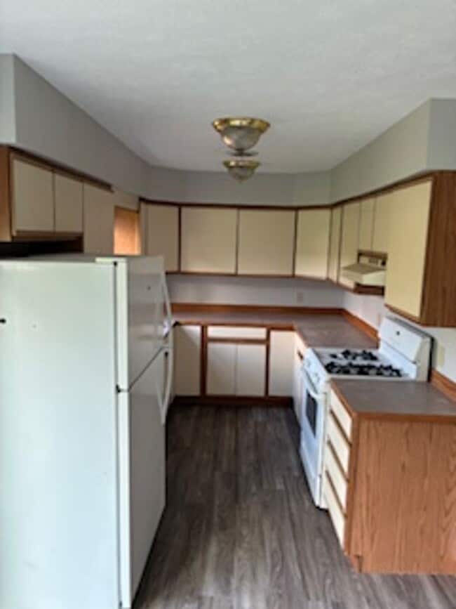 Building Photo - Three bedroom duplex