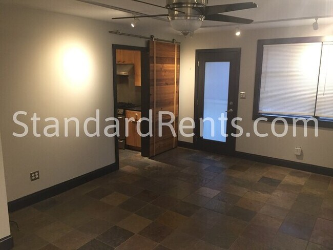 Foto del edificio - Updated West Midtown Bungalow