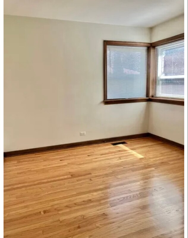 Foto del edificio - 1345 S Mannheim Rd