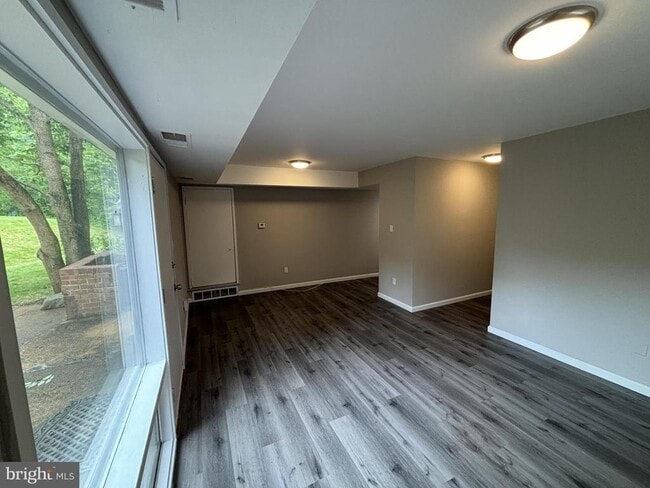 Building Photo - 10025 Fair Wds Dr