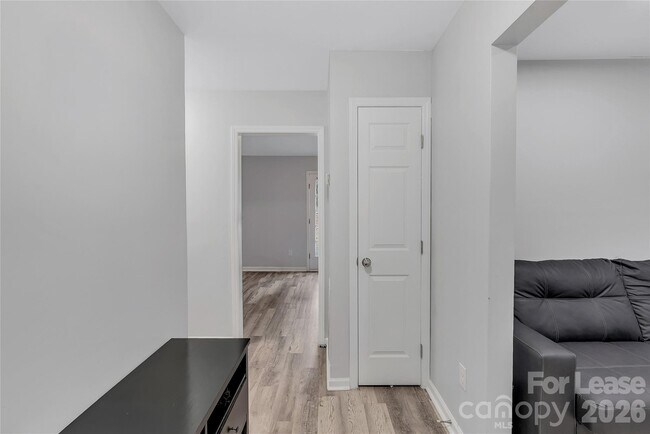 Foto del edificio - 6628 Cool Water Ct