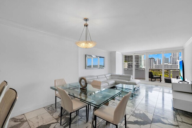 Building Photo - 1717 N Bayshore Dr