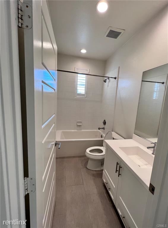 Building Photo - 3 br, 2.5 bath Condo - 107 Menkar