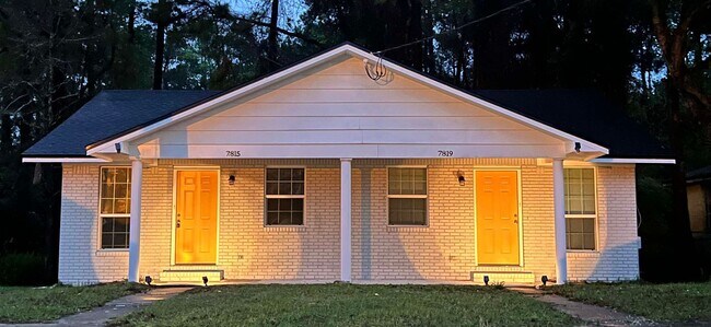 Building Photo - Woodland Acres::  Newly Renovated 1 Bedroo...
