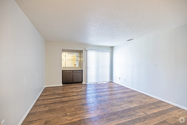 2BR, 2BA - 901SF - Living Area - Salem Creek Apartment Homes