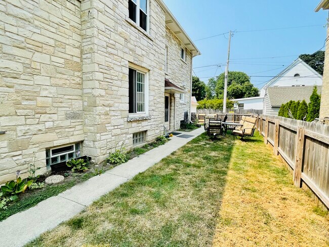 Fenced in yard. - 1220 E Kensington Blvd