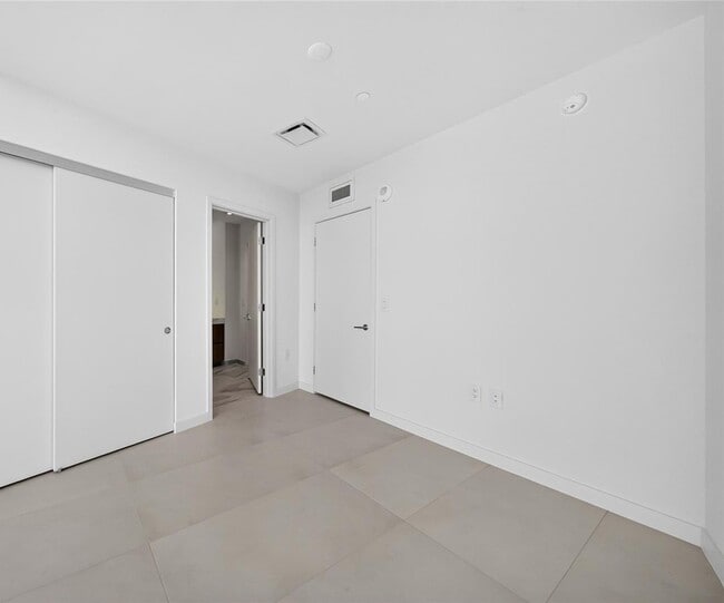 Building Photo - 1400 Biscayne Blvd