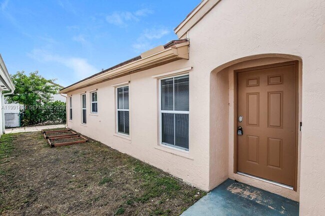 Foto del edificio - 18466 NW 22nd St