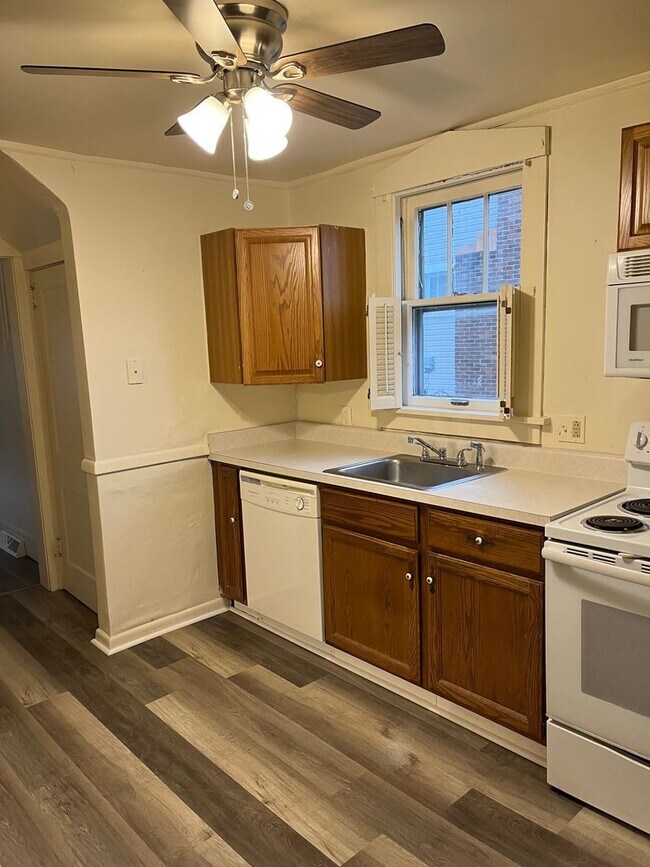 Foto del edificio - 2 br, 1 bath House - 1615 Roemer Blvd