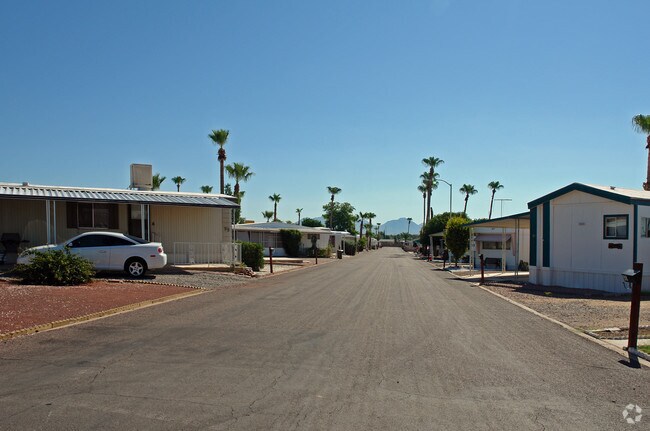 Foto del edificio - Whispering Palms