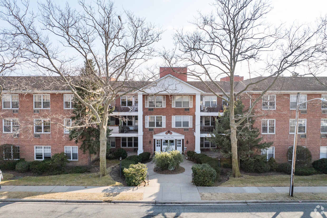Building Photo - 30 Lenox Rd