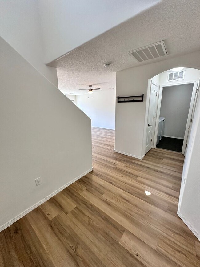 Building Photo - Modern  Upscale and sleek town home in a g...
