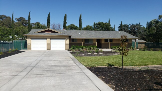 Building Photo - 1640 Lone Oak Rd