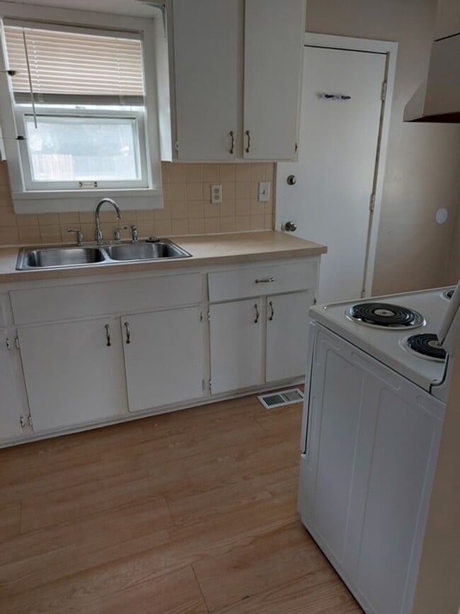 Building Photo - 4416-4418 E. Central