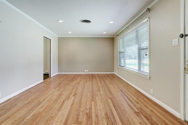 Building Photo - 4753 Kinglet St