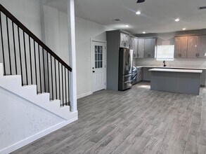 Building Photo - 9210 Martell St