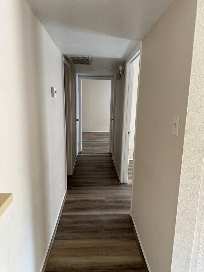 Building Photo - 10100 S Gessner Rd