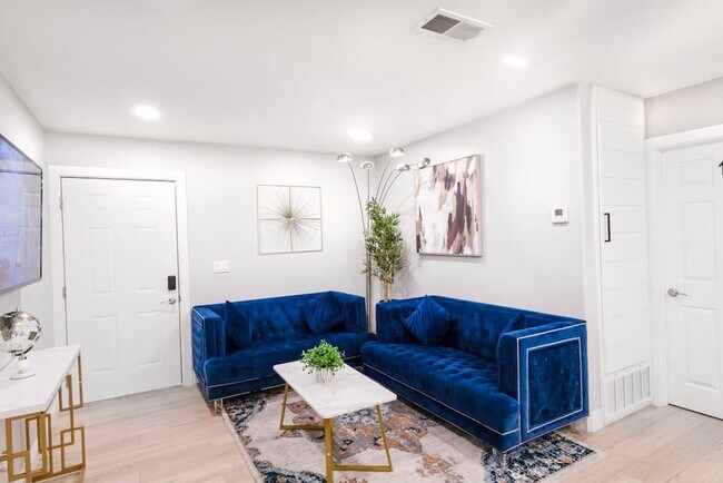 Building Photo - 8356 Adams St