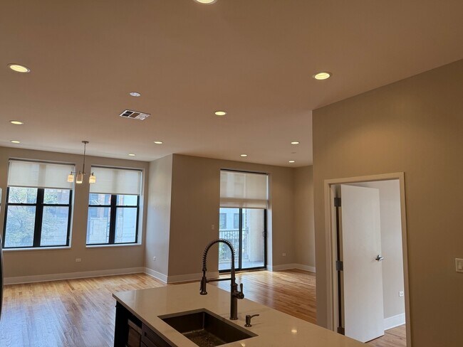 Foto del edificio - 3122 N Broadway