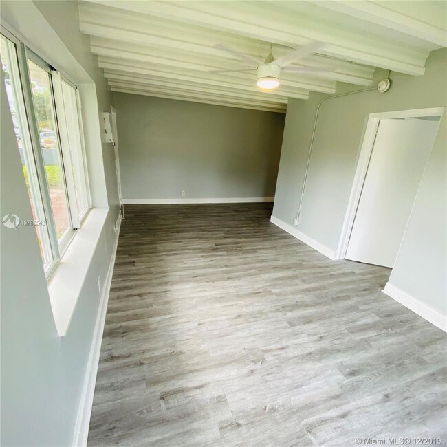 Building Photo - 401 Hibiscus Ave