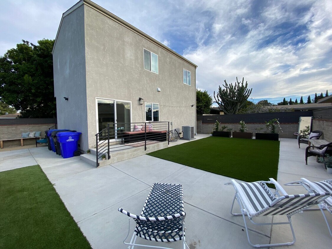 Primary Photo - 4BD/2BA on Stewart!