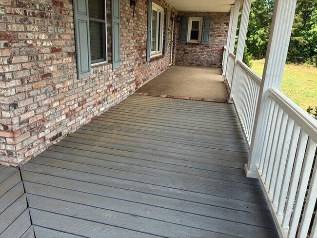 Building Photo - "Charming 3-Bedroom Retreat with 2 Full Baths in Peaceful Pelzer!"