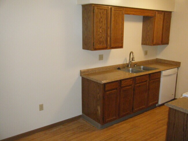 Building Photo - 1304 N Ridge Pky