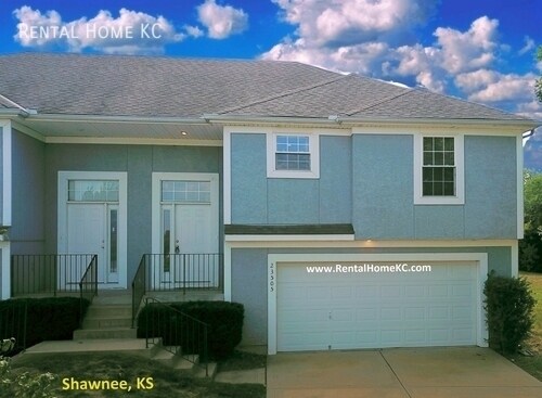 Foto principal - 23505 W 73rd Terrace