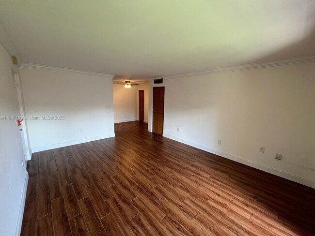 Foto del edificio - 7160 Fairway Dr