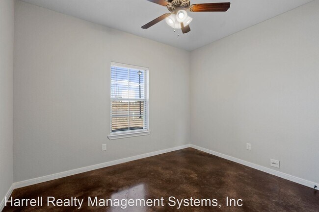 Foto del edificio - 3 br, 2 bath House - 5600 Moose Jaw Circle...