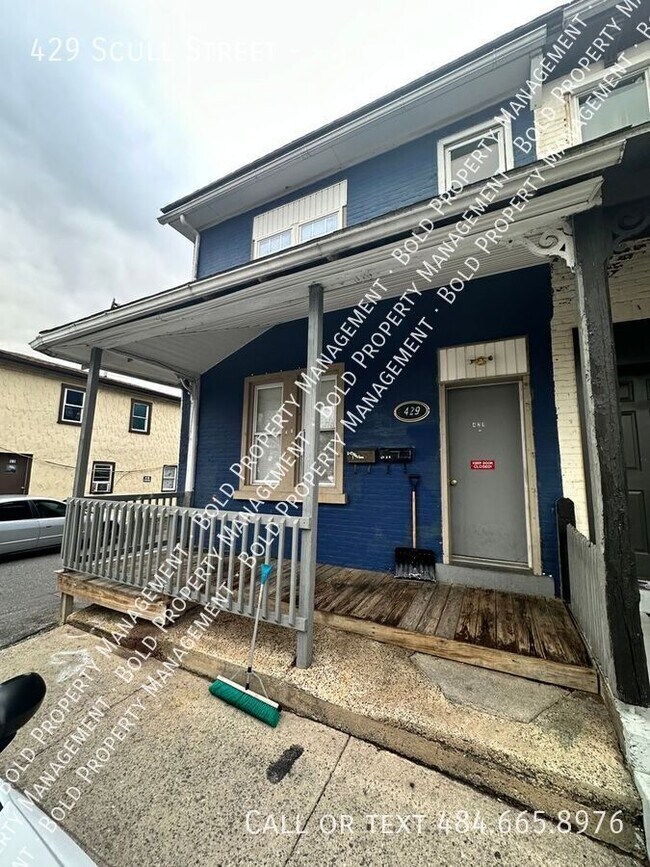 Building Photo - 429 Scull St
