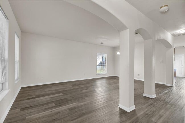 Building Photo - 3733 Eagles Nest St