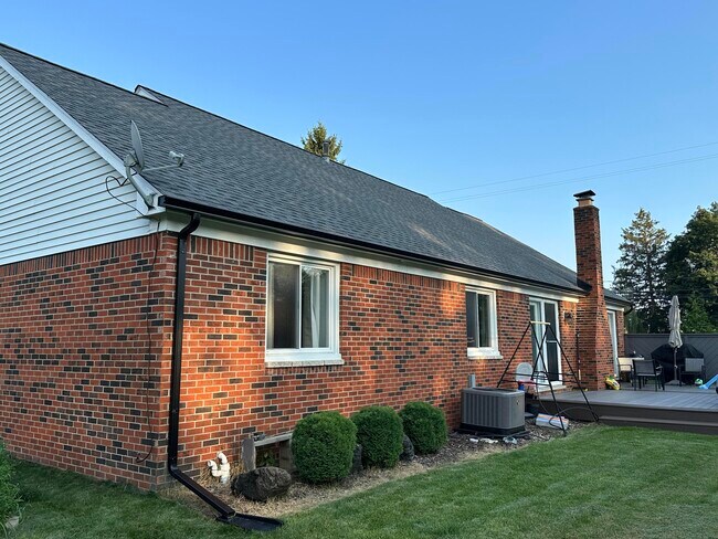 Foto del edificio - 5017 Saffron Dr