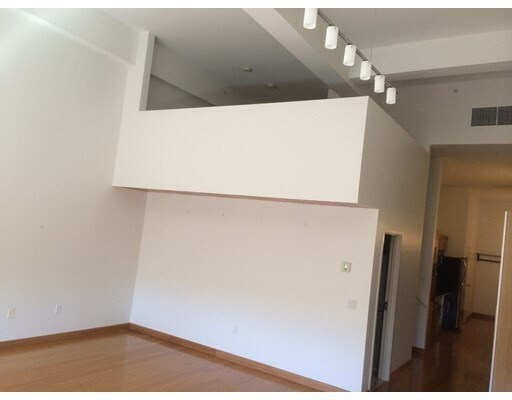 Foto del edificio - 290 Pleasant St