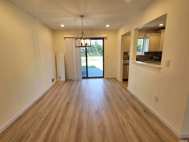 Building Photo - 30 W Pond Ct