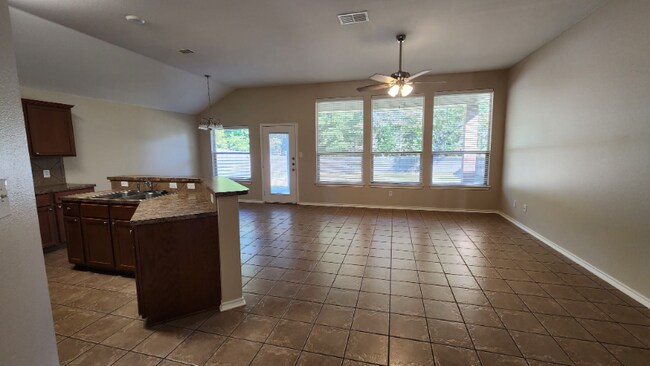 Foto del edificio - 6053 Pine Cone Ln