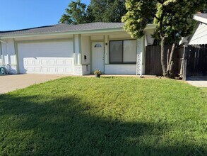Building Photo - 8939 El Oro Plaza Dr