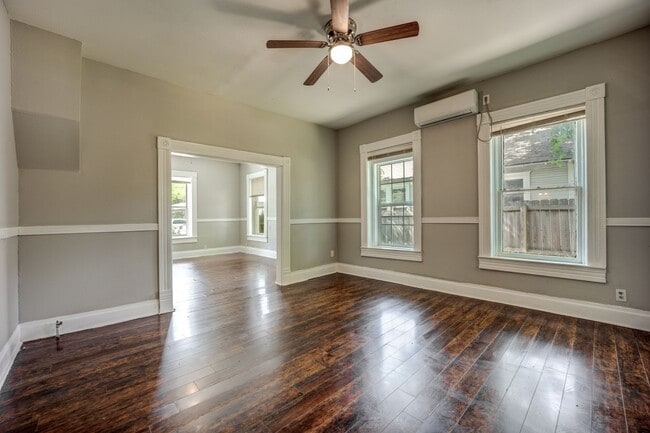Building Photo - Freshly Updated 3 Bedroom Home