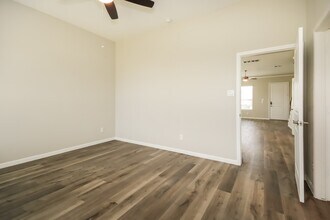 Building Photo - 18700 Crescent Trails Cir