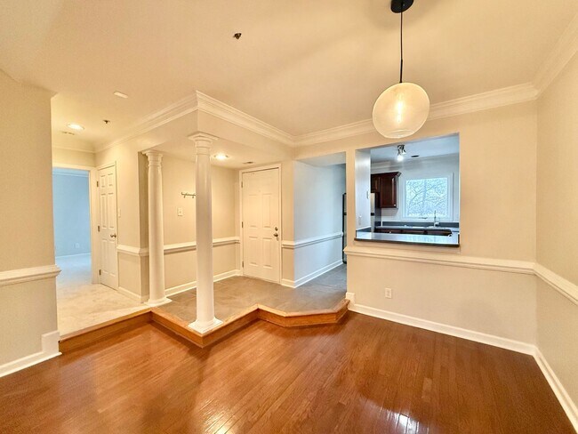 Foto del edificio - Excellent 2BD, 2BA Downtown Raleigh Condo in Gated Community with Bonus Office and Private Deck