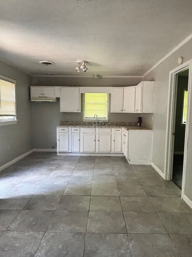 Building Photo - 1452 Woody Dr