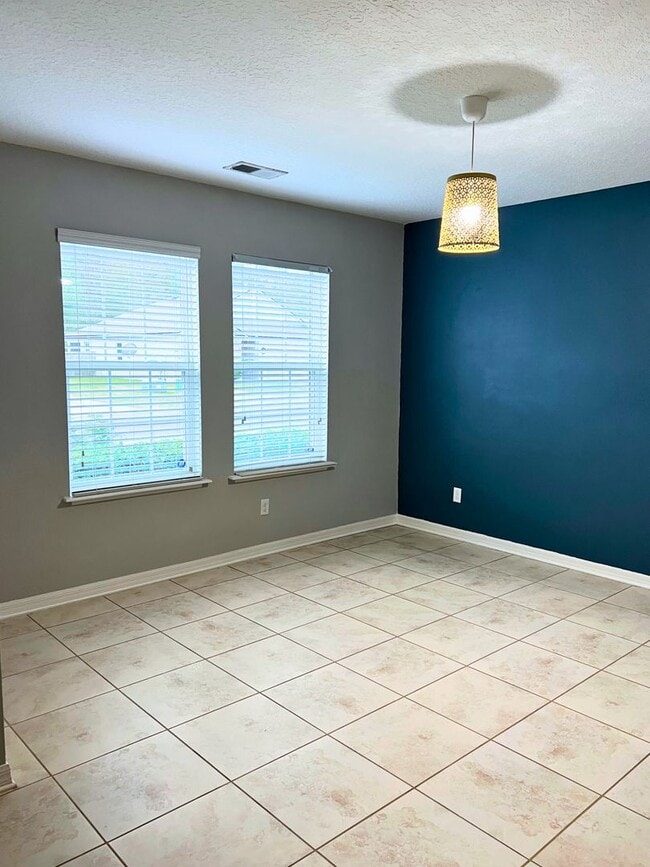 Foto del edificio - 3/2 with fenced in yard !