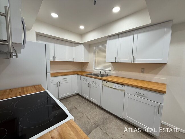 Foto del edificio - 4554 E Paradise Village Pkwy N