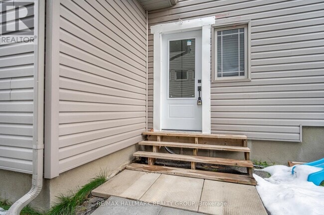 Building Photo - 661 Bruxelles St