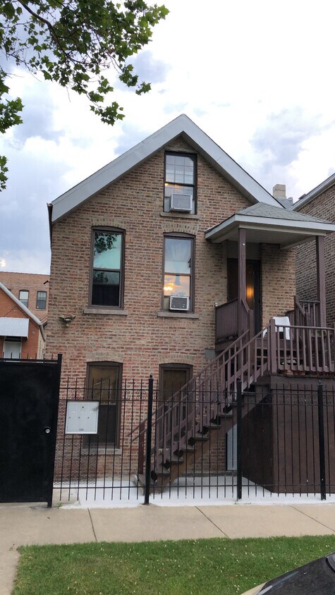 Primary Photo - 1916 S Fairfield Ave